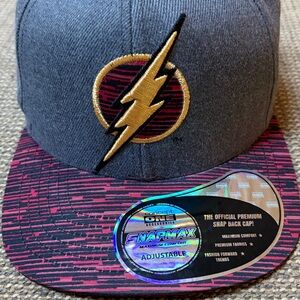 NWT DC Comics THE FLASH snap hat